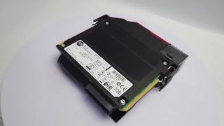 Affichage du produit du contrôleur de sécurité industrielle Allen-Bradley 1756-L8SP